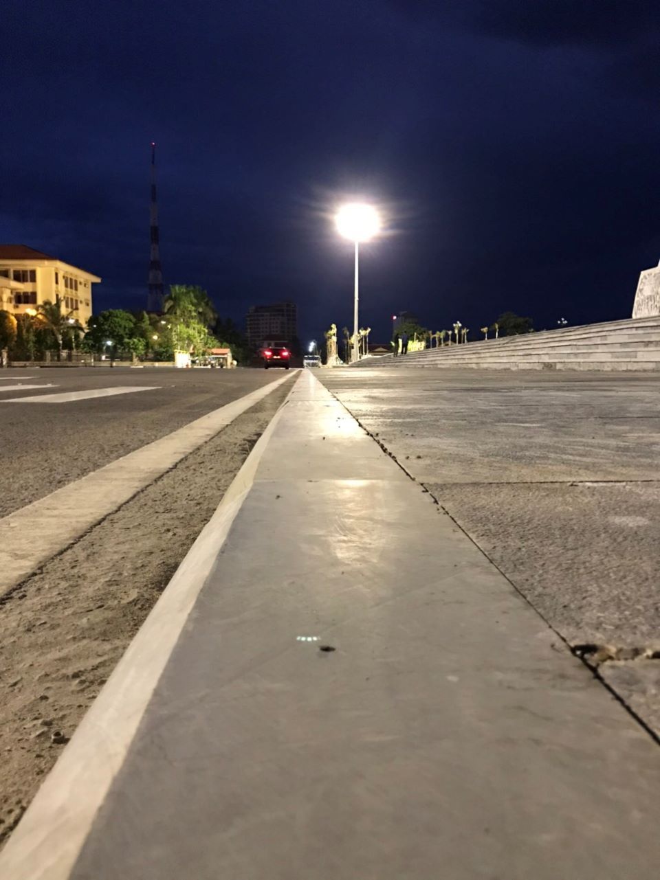 cột đèn nâng hạ