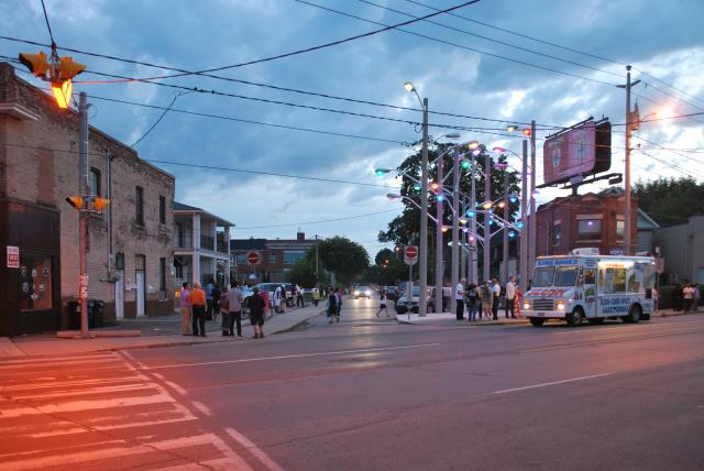 Cột đèn chiếu sáng lover of the night